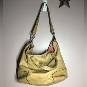 Coach Hadley Leather Medium Duffle Bag *authenticated*